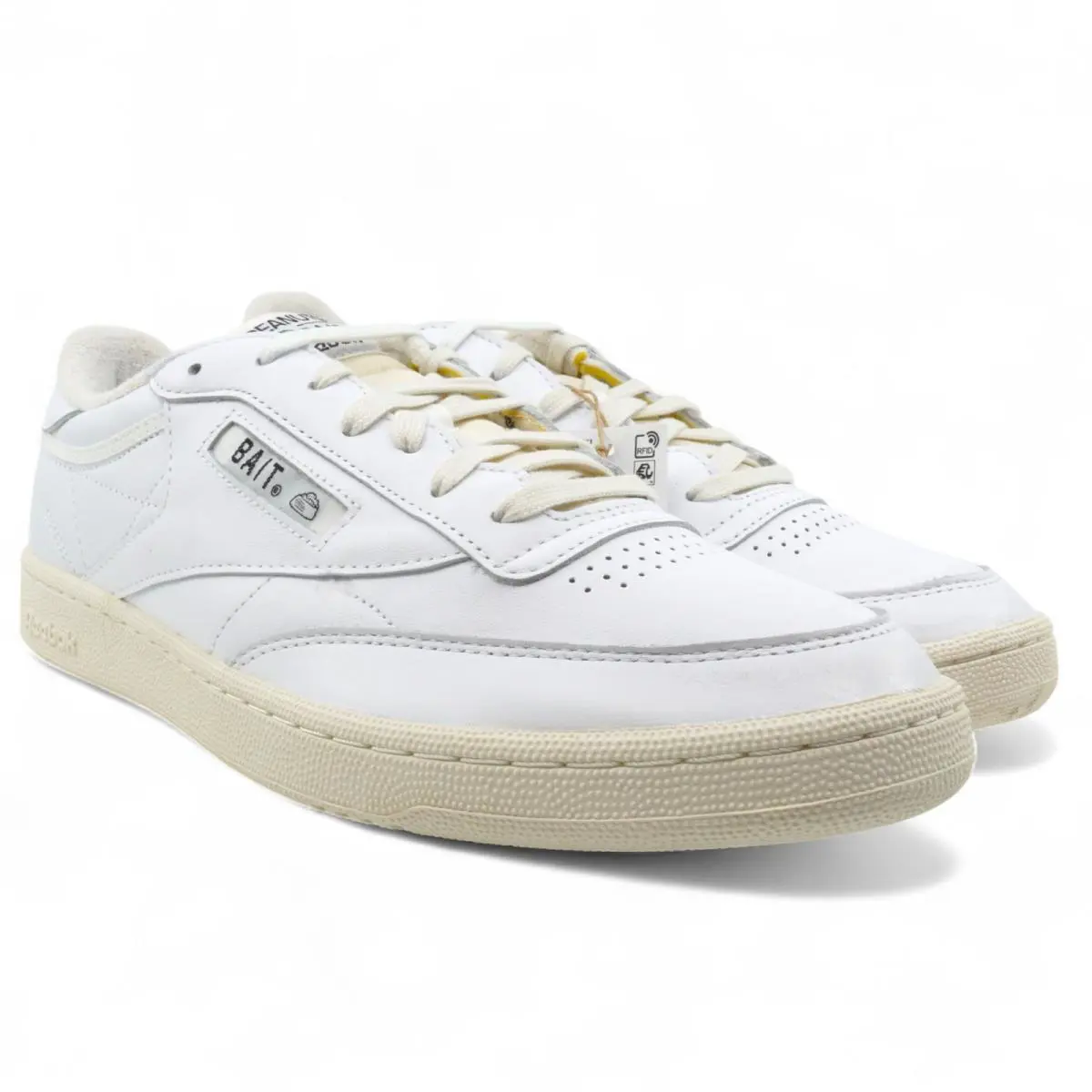 Reebok shoes - Ftwwht/Cblack/Chalk (UPC: 195739802374) 0