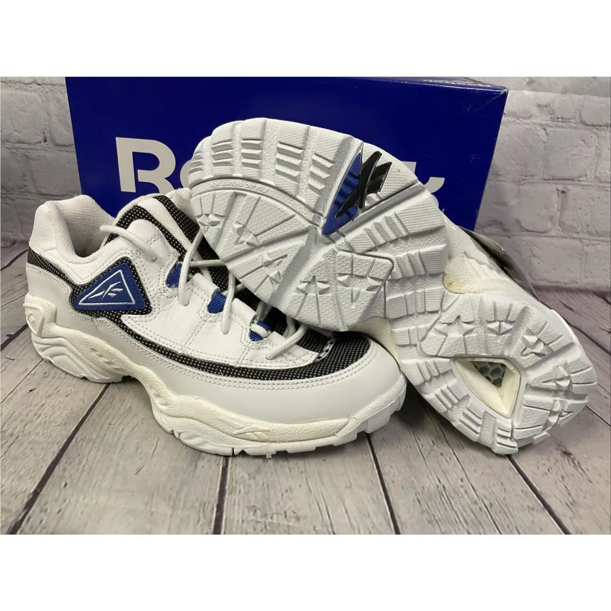 Reebok Reckless Womens Sport Training Shoes Size 6 White Blue Other