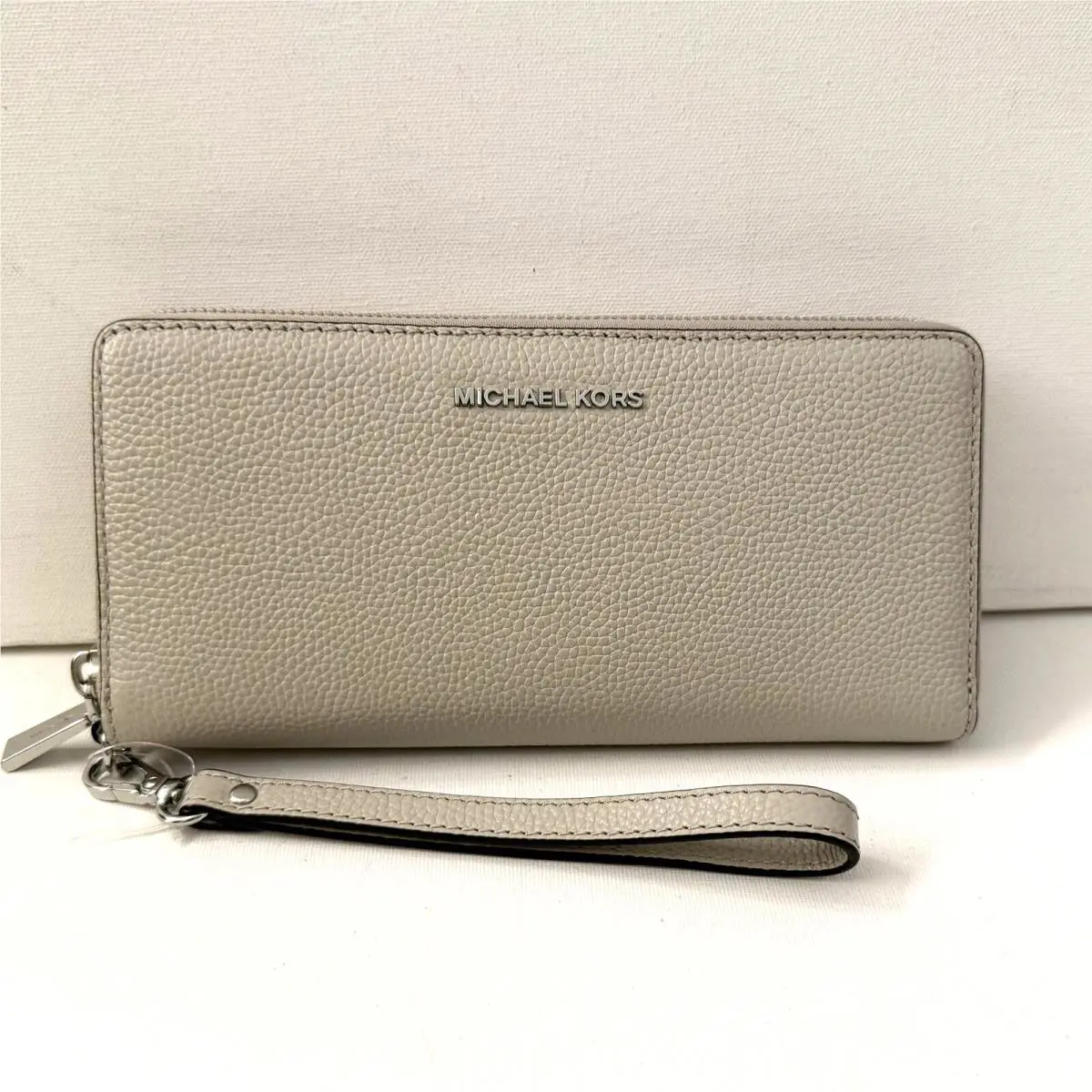 Michael Kors Mercer Large Continental Zip Around Wallet Wristlet Cement