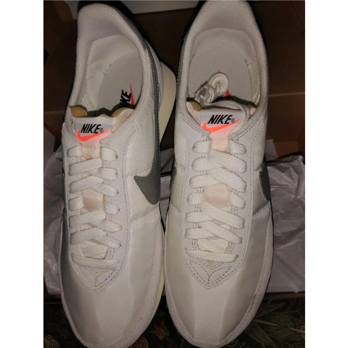 Size 9.5 Nike Waffle Trainer 2 SE Sail Light Bone