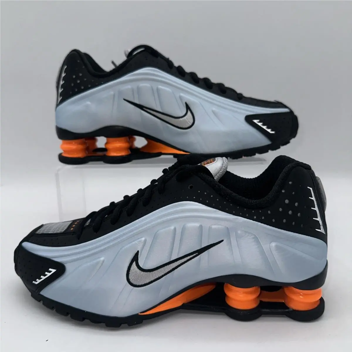 Women`s Size 7 Shox R4 AR3565 401 Sneaker Trainer Sports Black Running by Nike