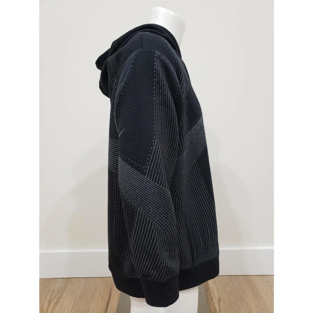 Nike clothing - Black (UPC: 194502619263) 4
