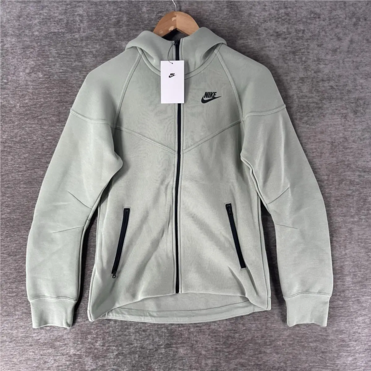 Nike Sportswear Tech Fleece Windrunner Hoodie Women’s Medium Green FB8338-370