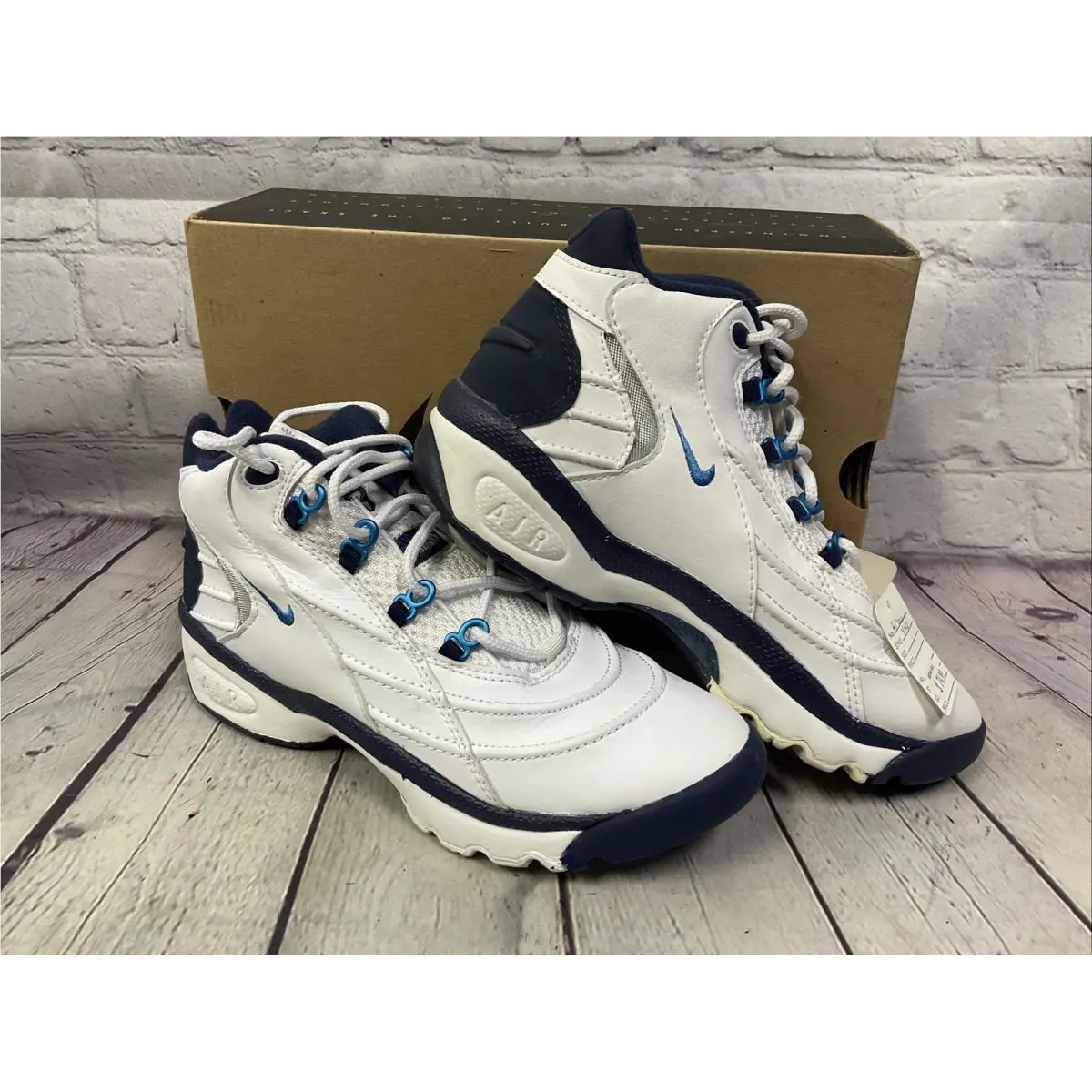 Nike shoes - Nike Air World - Air World - White 1