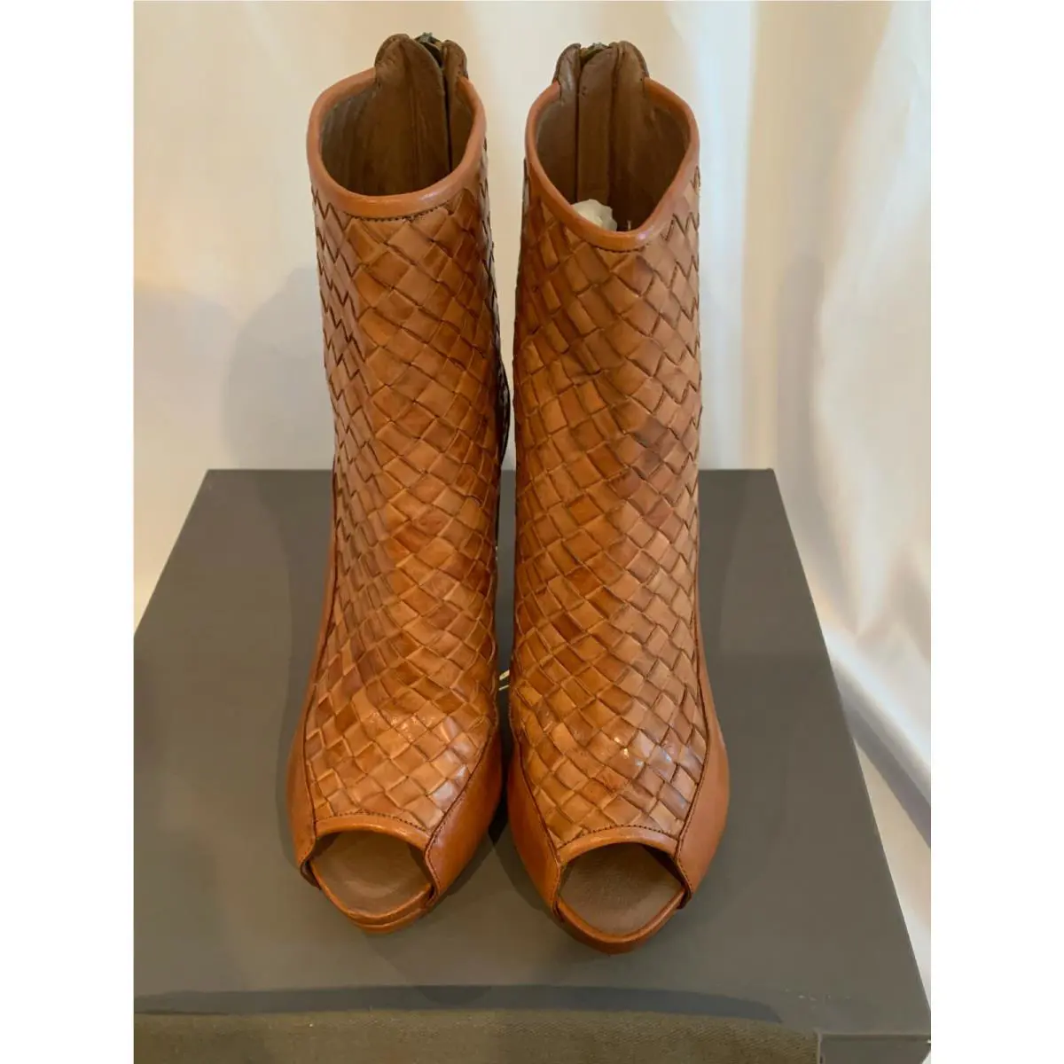 UGG shoes - Brown (UPC: 737872711863) 0