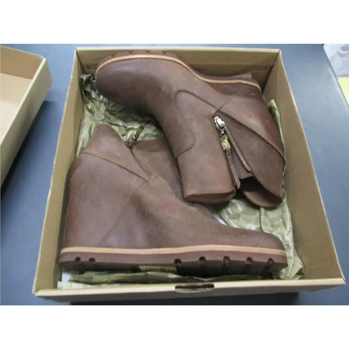 Ugg Shoes Size 10 Women US Waterproof Leather W/tags Flat Brown Rubber Soles