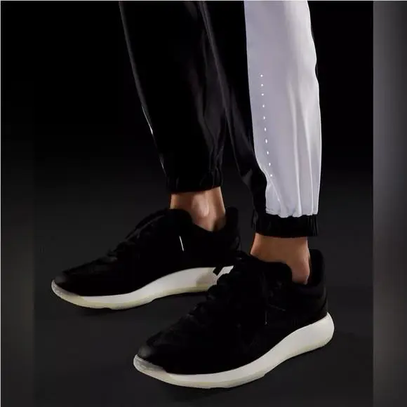 Lululemon clothing - Black, White 4