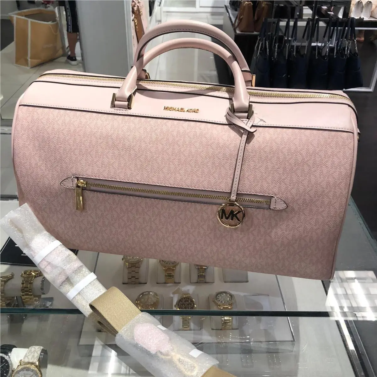 Michael Kors Women Fashion XL Duffle Luggage Bag Plane Train Vacation Travel Gym