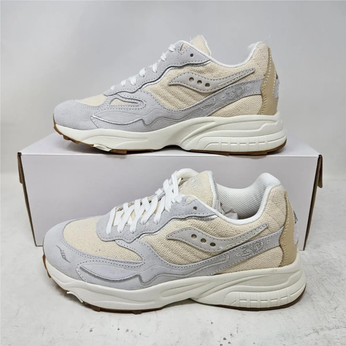 Men`s Saucony 3D Grid Hurricane Casual Shoes / Undyed Ecru / S70708-1 / Size 6.5