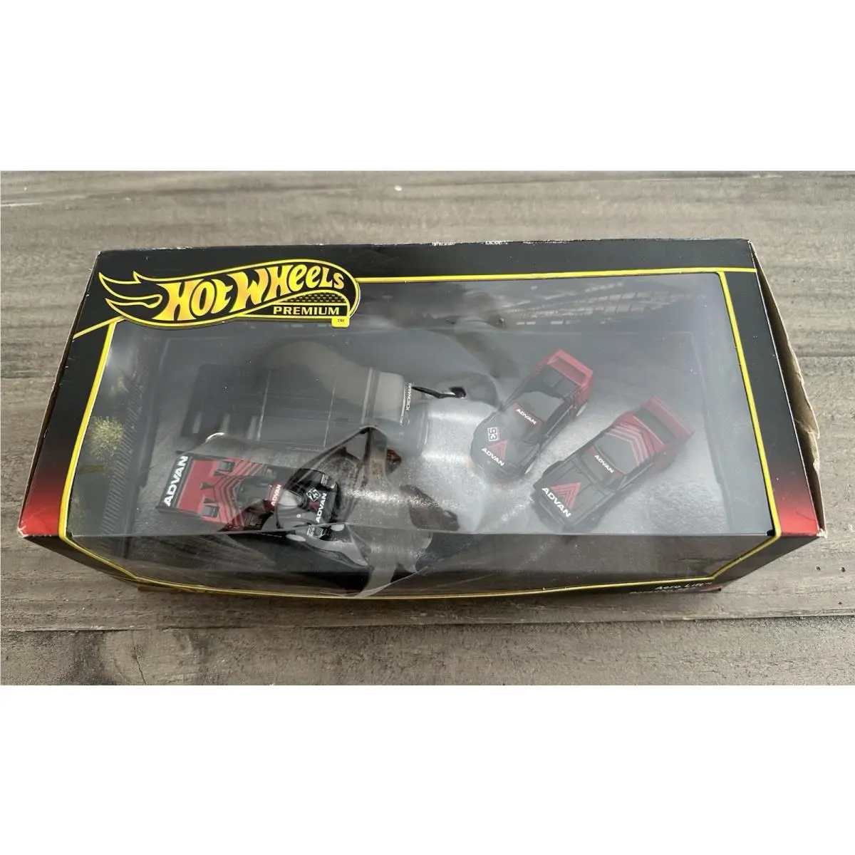 Hot Wheels Premium Collector Set Advan Racing Display Set -3 Cars 1 Transporter