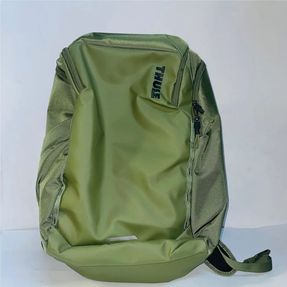 Chasm Smooth Backpack 26L Olivine Green Weather Resistant- One Size by Thule
