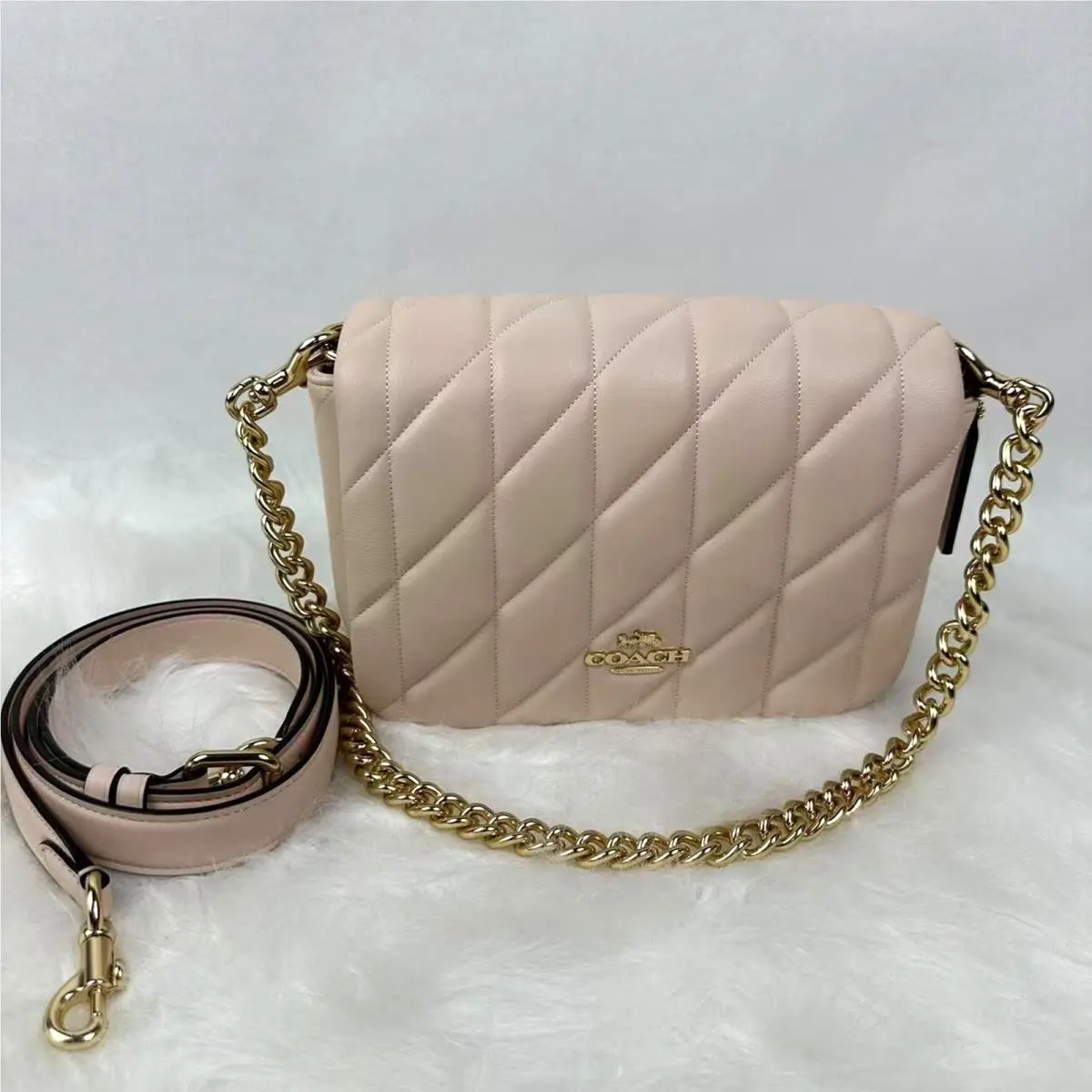Coach Quinn Bag with Quilting Shoulder/crossbody In Leather/gold/blush CY663