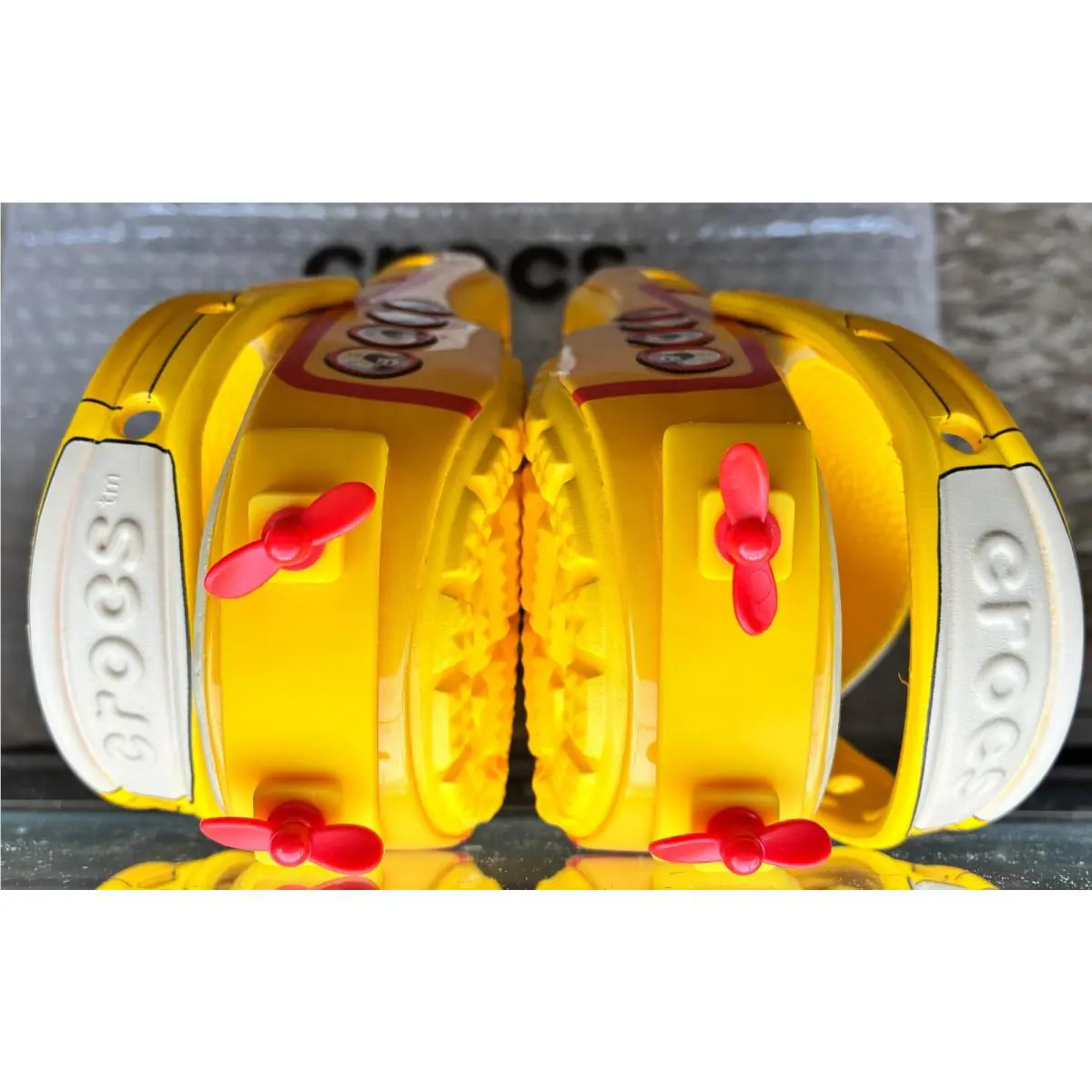Crocs shoes - Classic Clog - Classic Clog - 210893-90H - YELLOW SUBMARIE, Manufacturer: 210893-90H 21