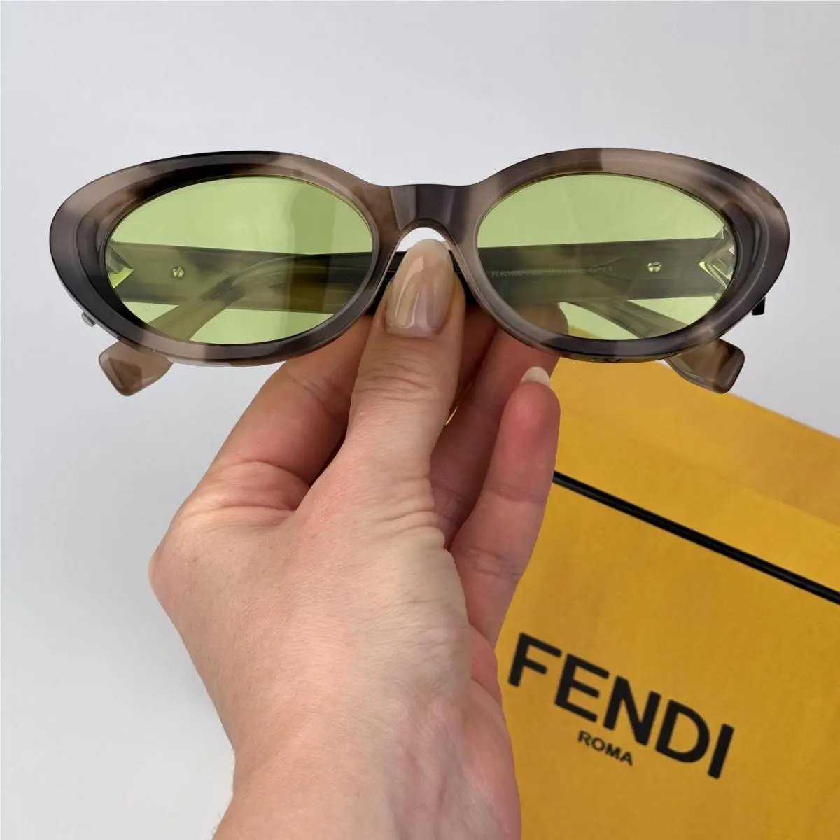 Fendi Women Sunglasses Havana Green Oval FE40140U FF Diamonds 01A