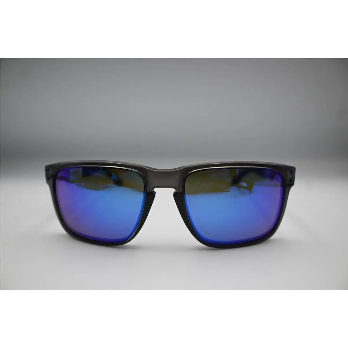 Sunglasses 009417 Grey Smoke 59 - 18-137 by Oakley