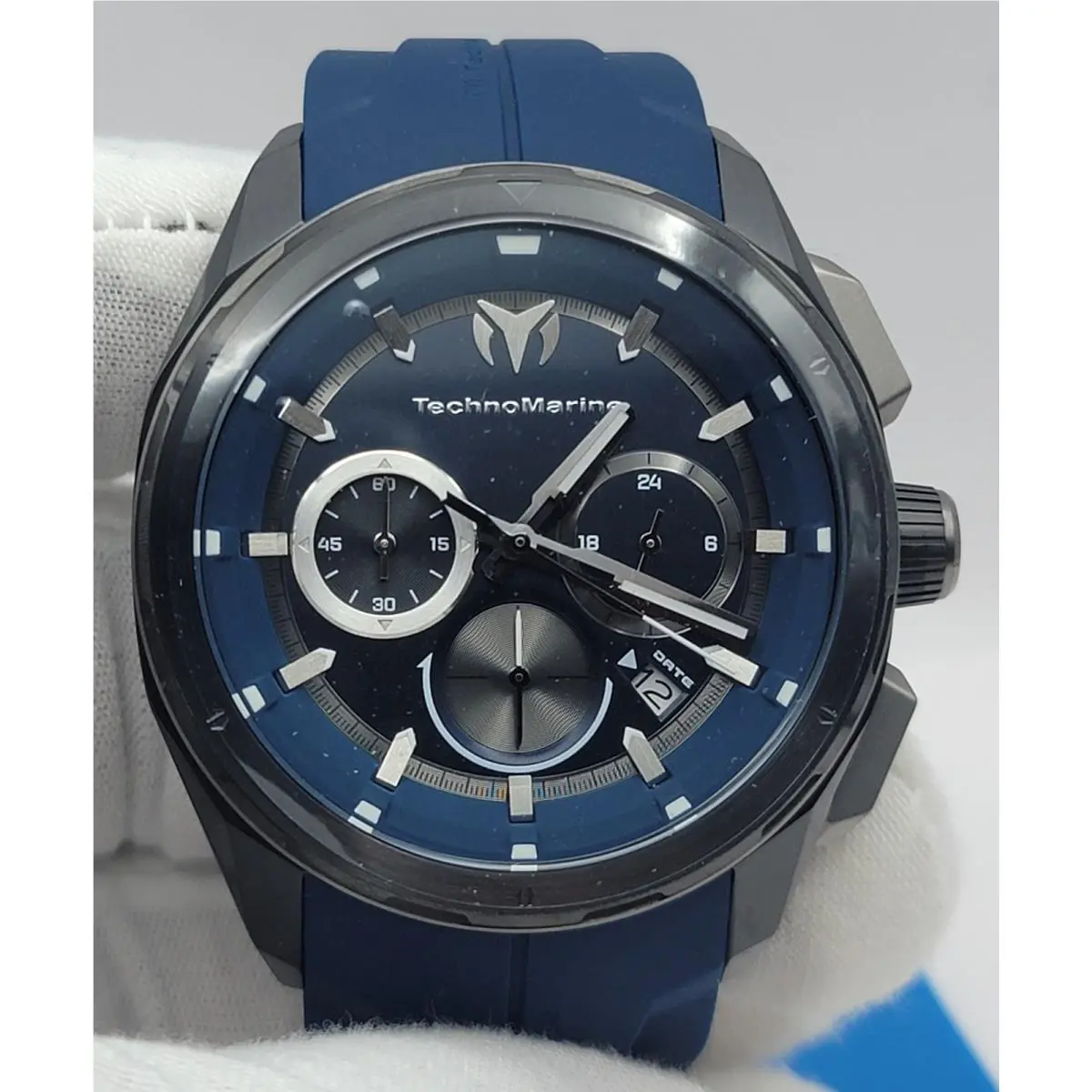 Technomarine Ocean Nomad Men’s Watch 43mm Navy Blue Silicone Strap TM-318103