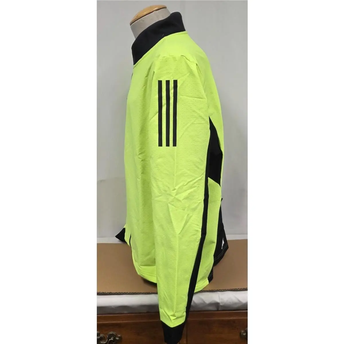 Adidas clothing - IL7000 - IL7000 - Lucid Lemon 1
