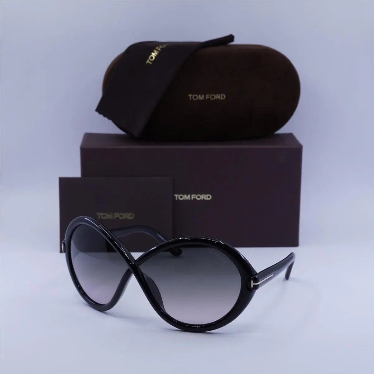 Tom Ford FT1070 01B Shiny Black/gradient Smoke 68-05-125 Sunglasses
