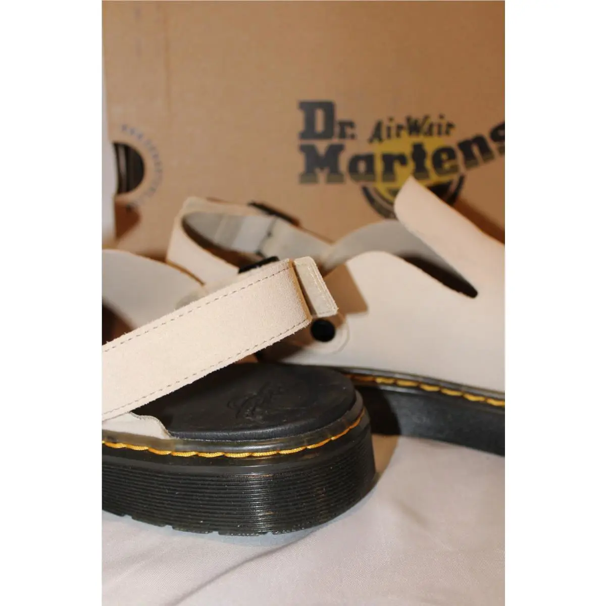 Dr. Martens shoes - Beige 3