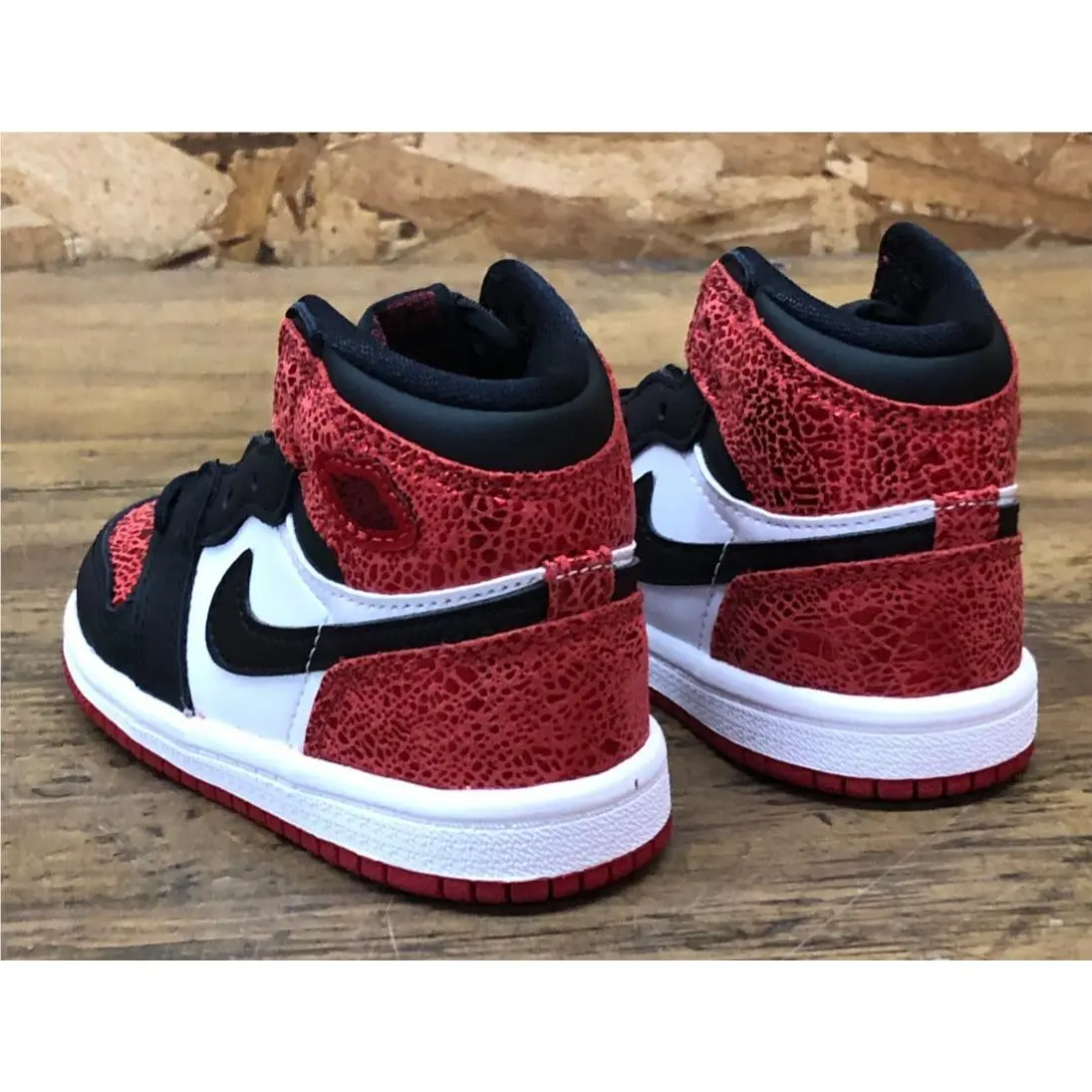 Nike shoes - Air Jordan 1 - Air - Red 10