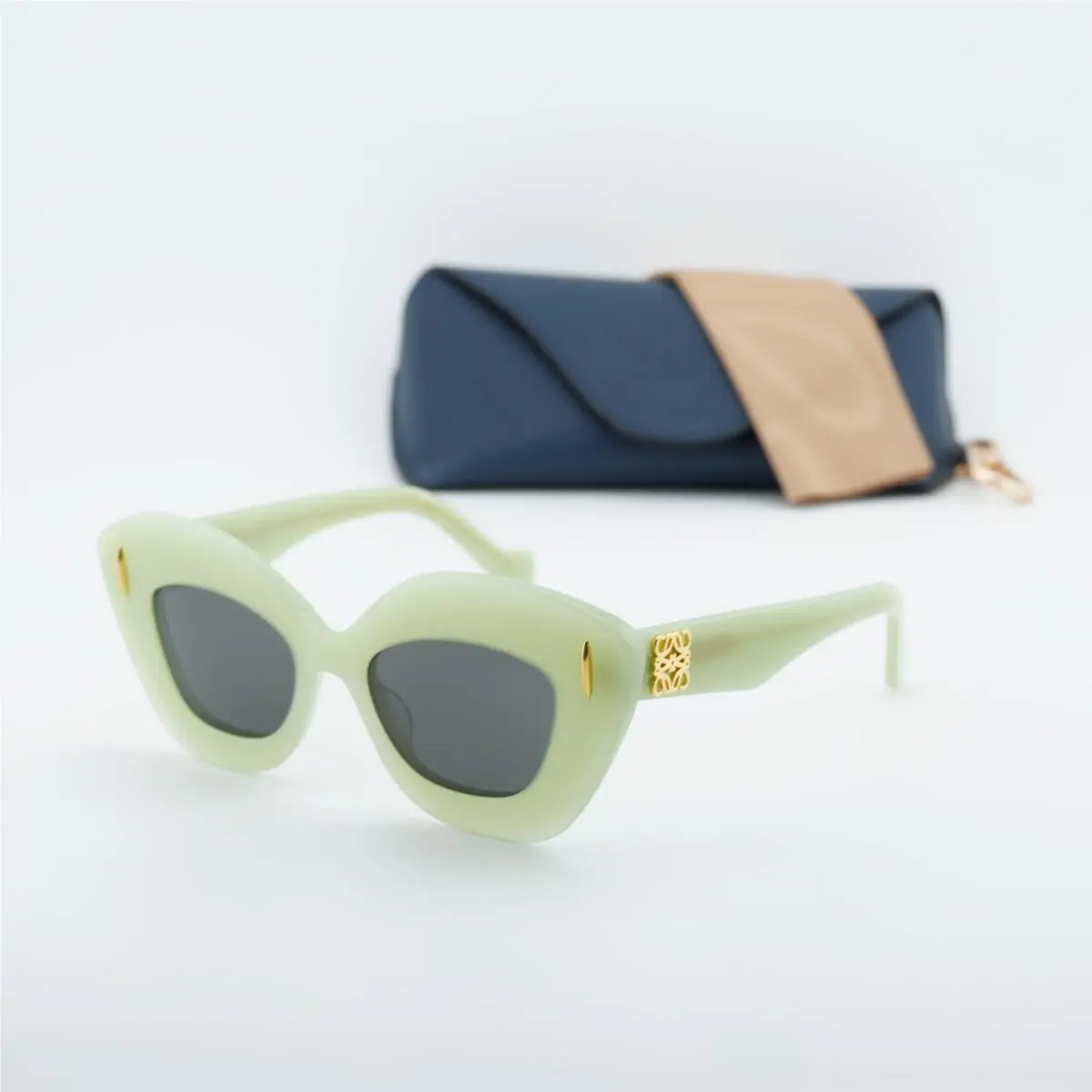 Loewe LW40127I 95A Milky Green/grey 48-18-140 Sunglasses