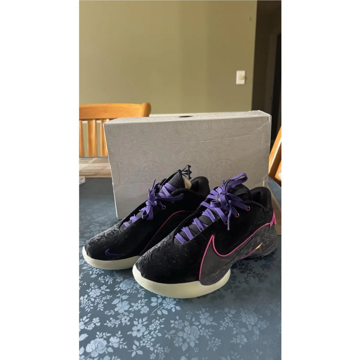 Nike Lebron 22 Blacklight Men`s Size 8.5