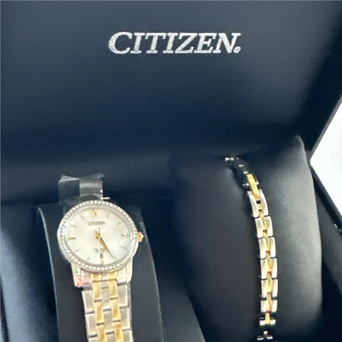 Citizen Quartz Crystal Ladies Watch EU6064-54D and Bracelet - White, Dial: White, Band: Gold, Silver