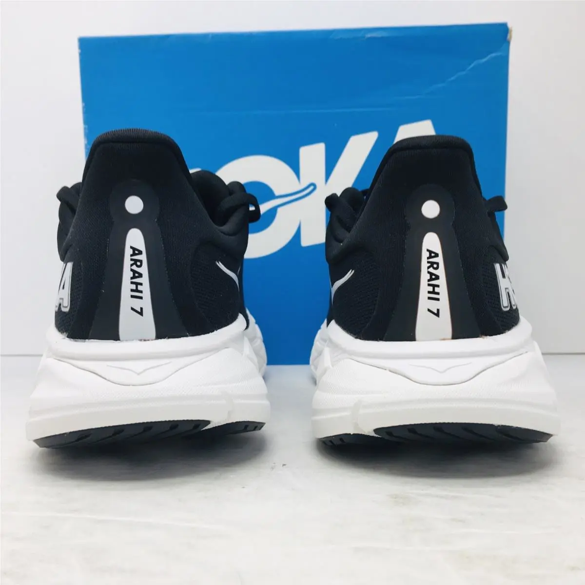 Hoka shoes - Hoka One One HOKA Arahi 7 - 1147851-BWHT - Black 12