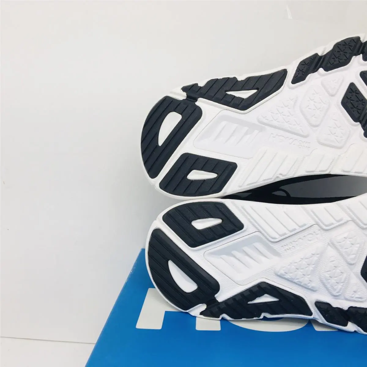 Hoka shoes - Hoka One One HOKA Arahi 7 - 1147851-BWHT - Black 14