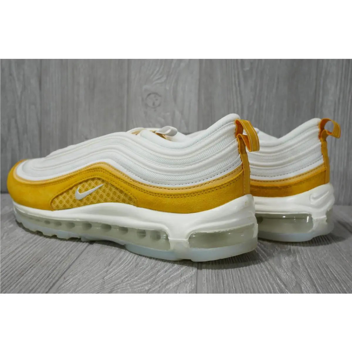 Nike shoes - DQ9011100 - DQ9011-100 - Yellow 2