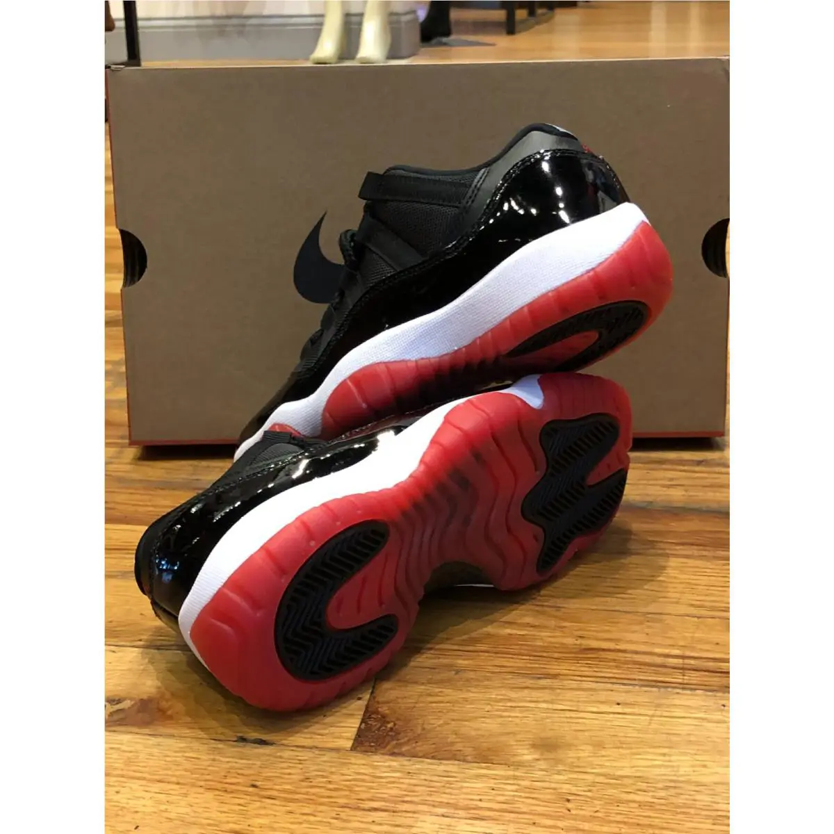 Nike shoes - Air Jordan 11 - Air - Black 5