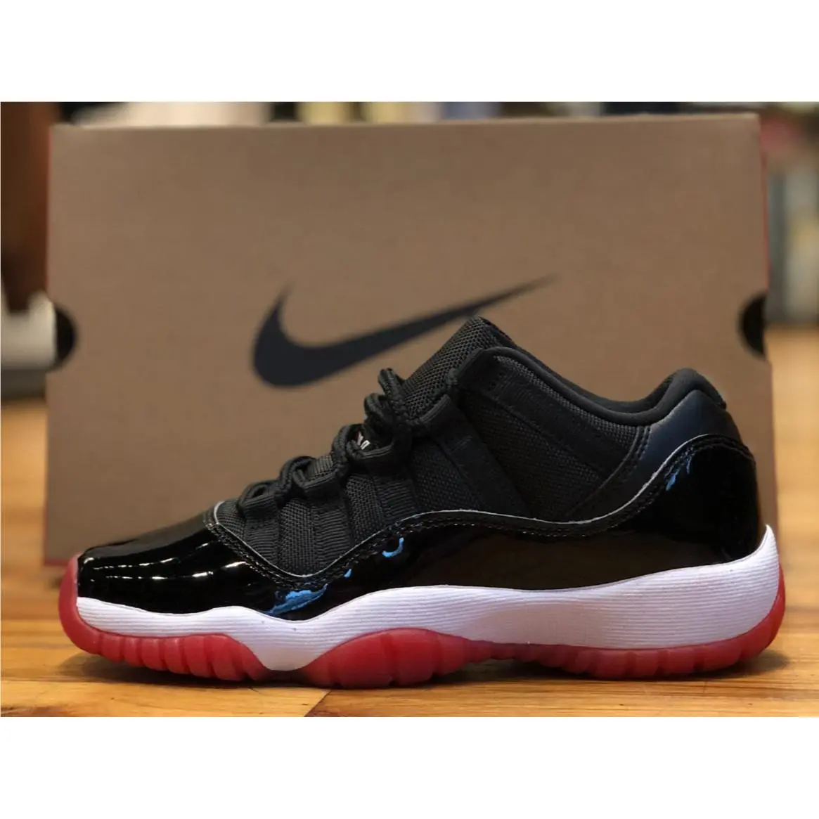 Nike shoes - Air Jordan 11 - Air - Black 6