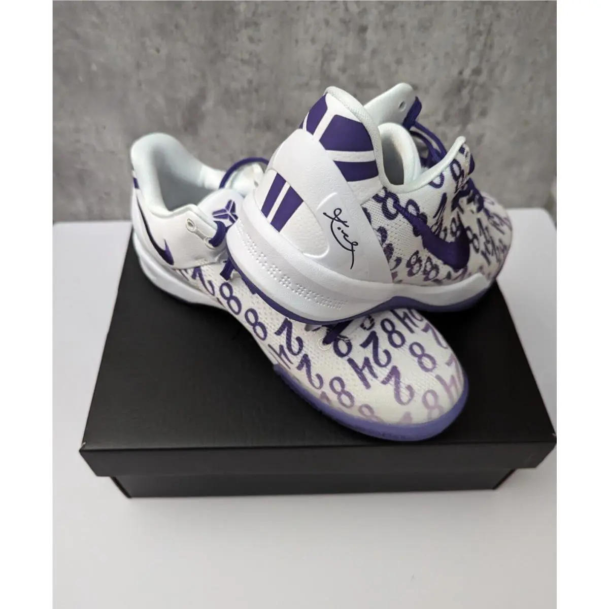 Nike shoes - White 2