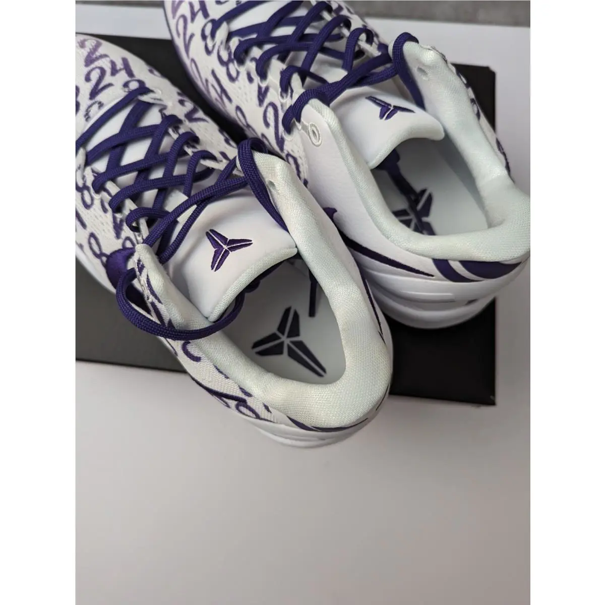 Nike shoes - White 3