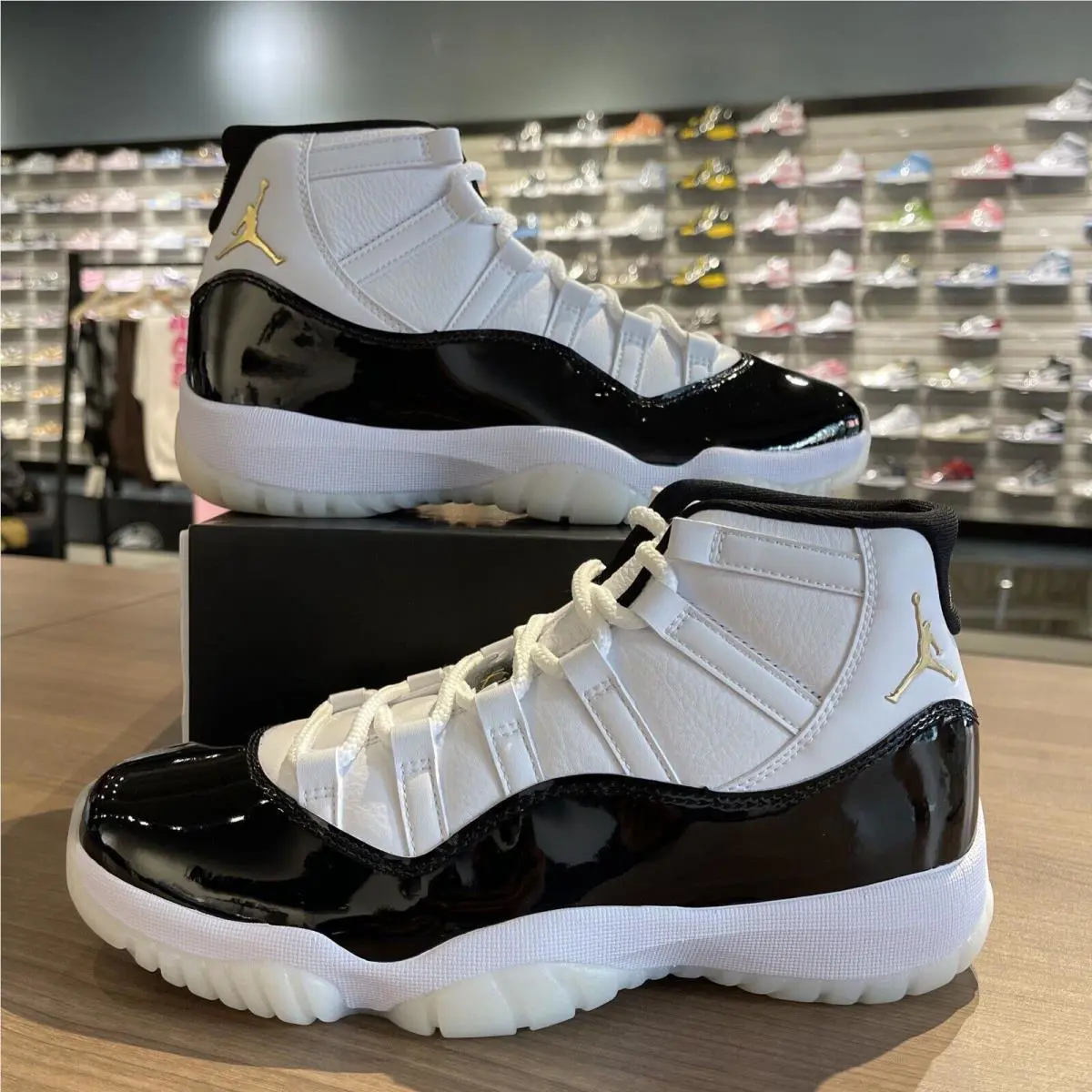 Nike shoes - Air Jordan 11 - Air - AV2187-140 - Gold 3