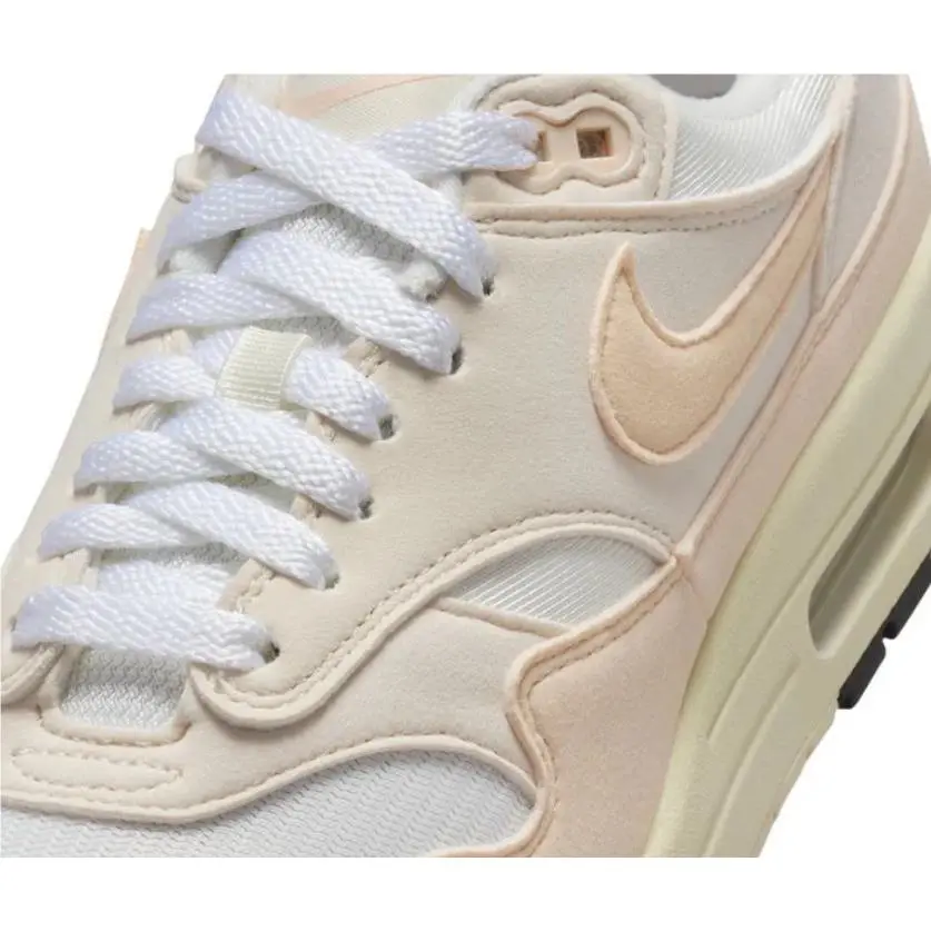 Nike shoes - Sail/Phantom/Guava Ice 1