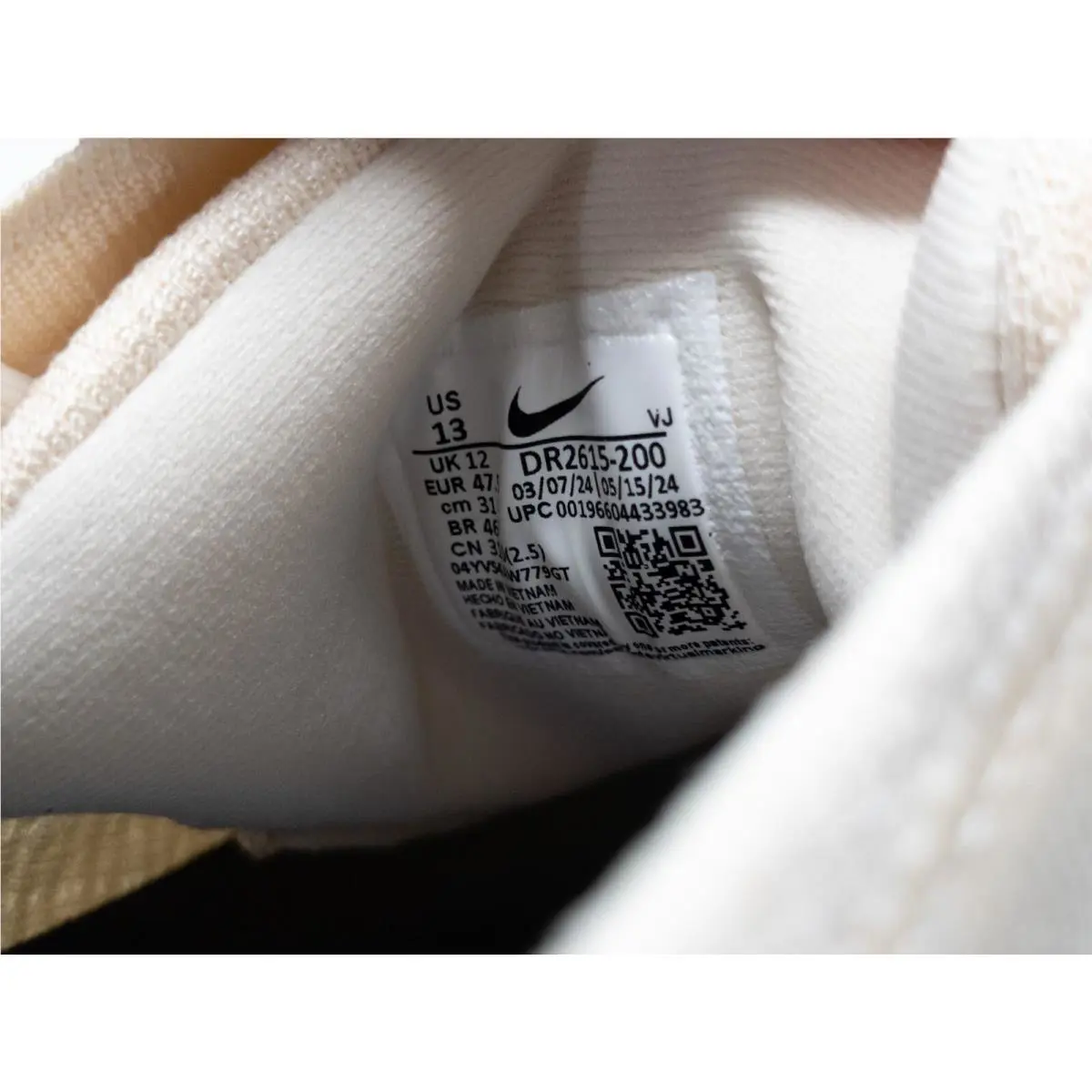 Nike shoes - Nike ZoomX Invincible - ZoomX Invincible - DR2615-200 - Ivory 1