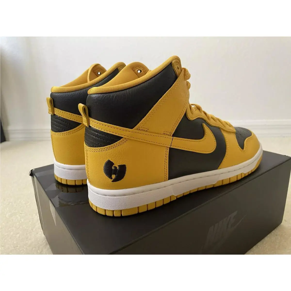 Nike shoes - Nike Retro - Retro - HJ4320-001 - Yellow 0