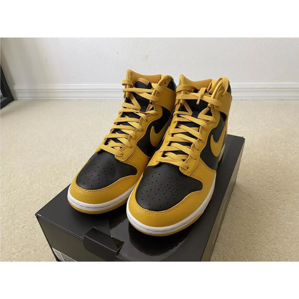 Nike shoes - Nike Retro - Retro - HJ4320-001 - Yellow 1