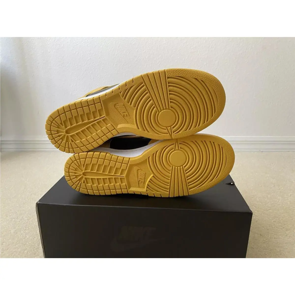Nike shoes - Nike Retro - Retro - HJ4320-001 - Yellow 4