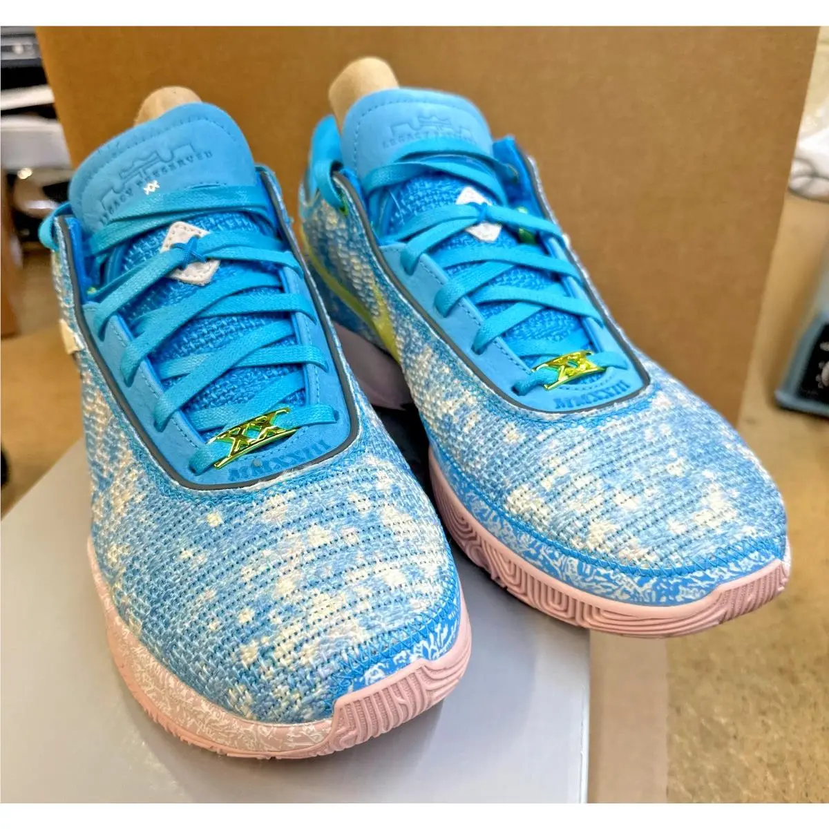 Nike Lebron XX Blue Lightning DV1191-400 Men`s Size 11 Womans Sz 12.5