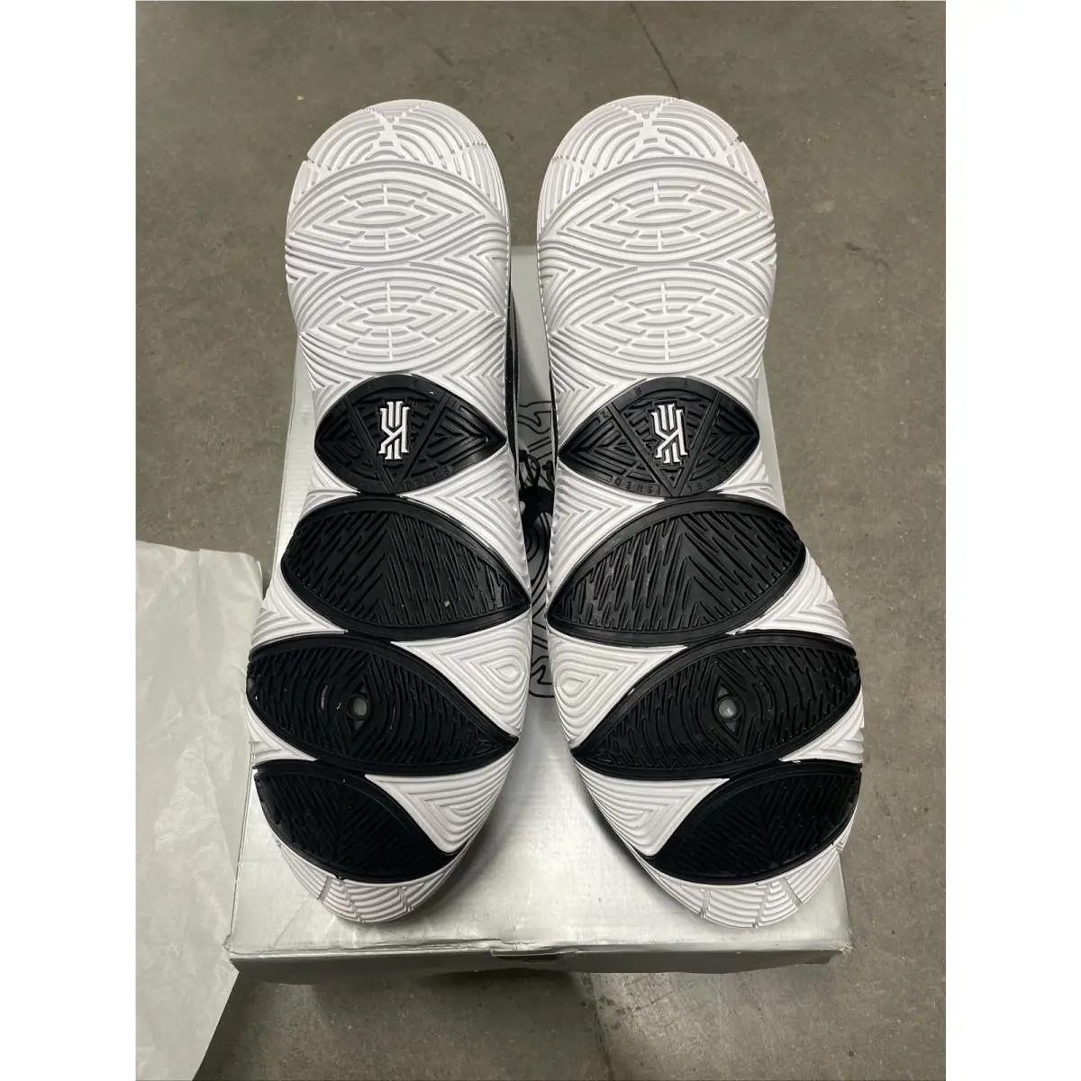 Nike shoes - Nike Kyrie 5 - Kyrie - CN9519-100 - White, Manufacturer: Black/White (UPC: 0193150703089) 2