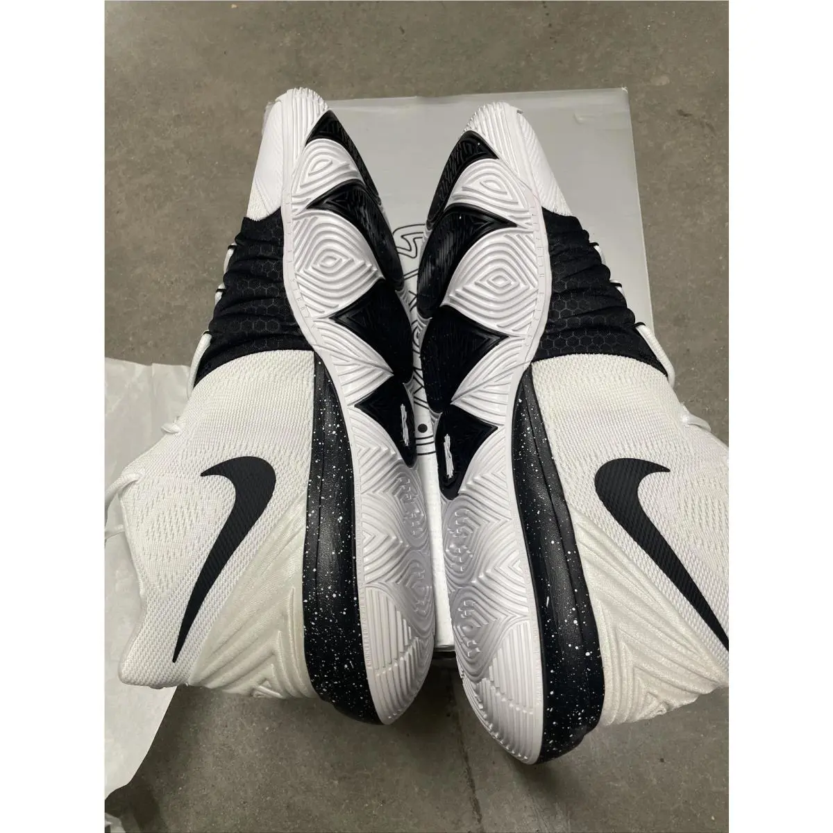 Nike shoes - Nike Kyrie 5 - Kyrie - CN9519-100 - White, Manufacturer: Black/White (UPC: 0193150703089) 5