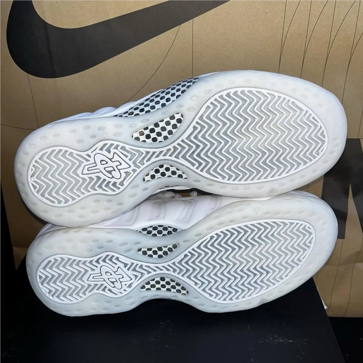 Nike shoes - Nike Air Foamposite - Air Foamposite - HJ5195-100 - White 4