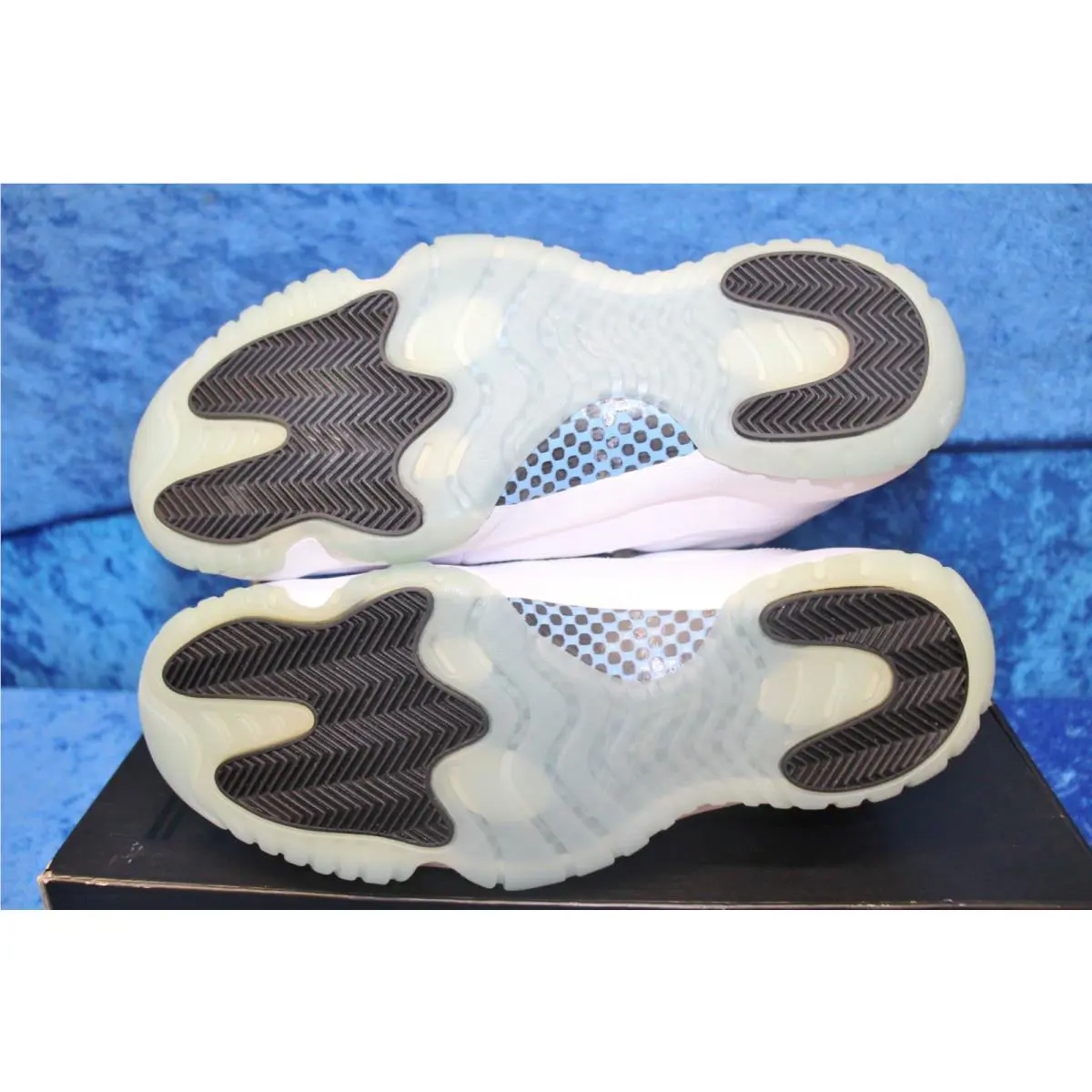 Nike shoes - Air Jordan 11 - Air - 378037-117 - White 16