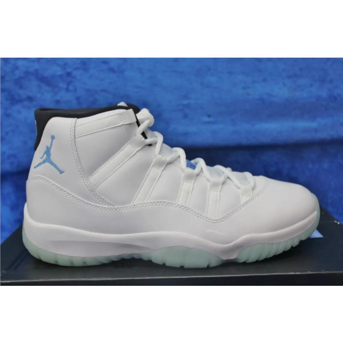 Nike shoes - Air Jordan 11 - Air - 378037-117 - White 1