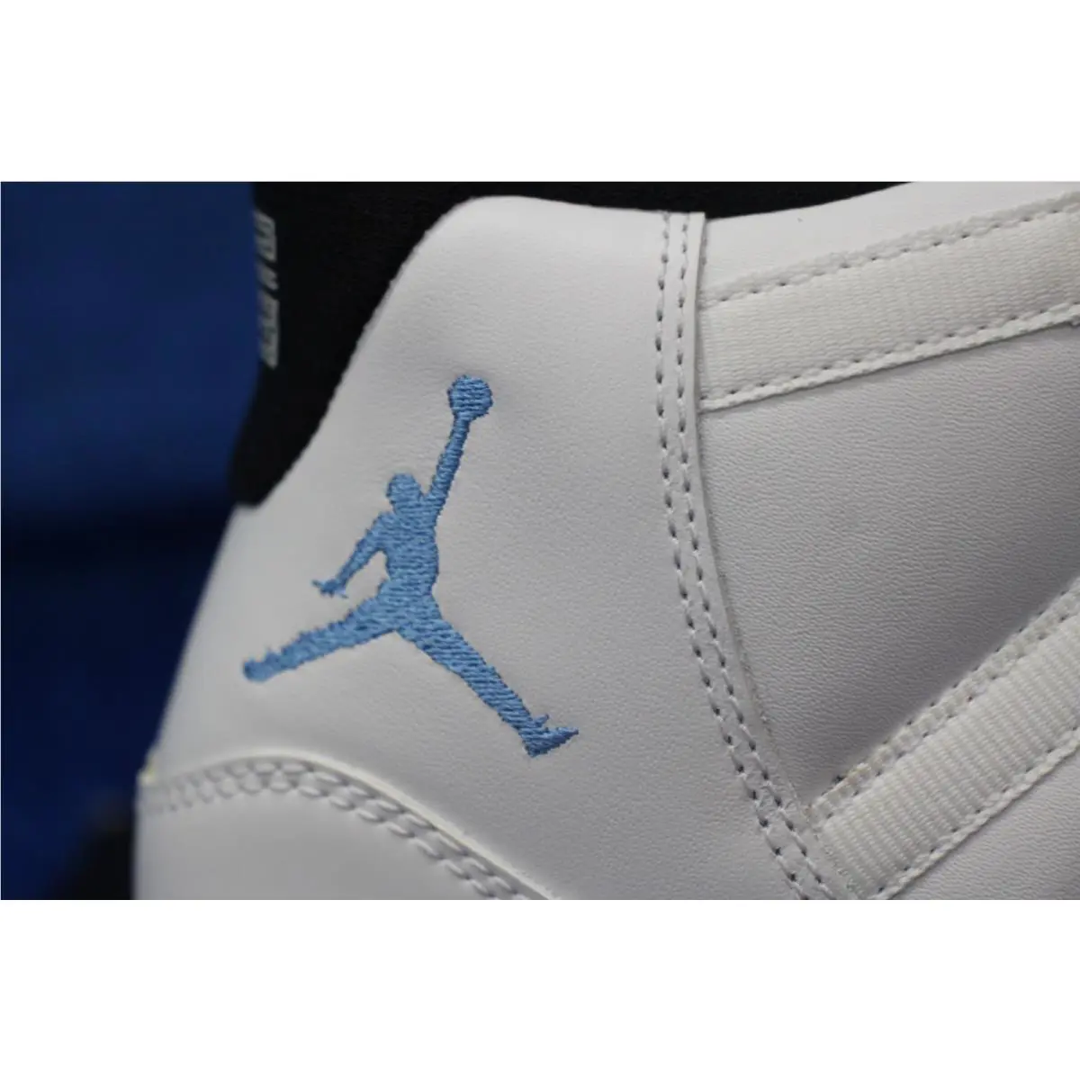 Nike shoes - Air Jordan 11 - Air - 378037-117 - White 2