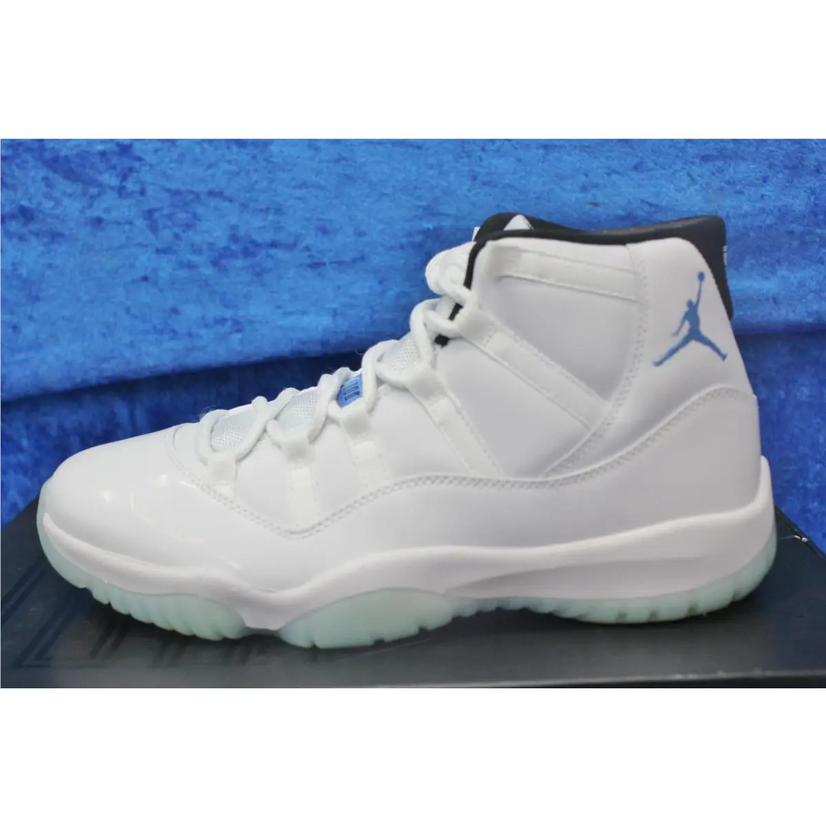 Nike shoes - Air Jordan 11 - Air - 378037-117 - White 4
