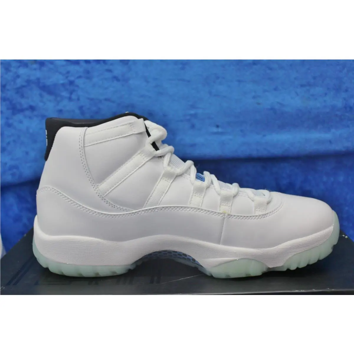 Nike shoes - Air Jordan 11 - Air - 378037-117 - White 5