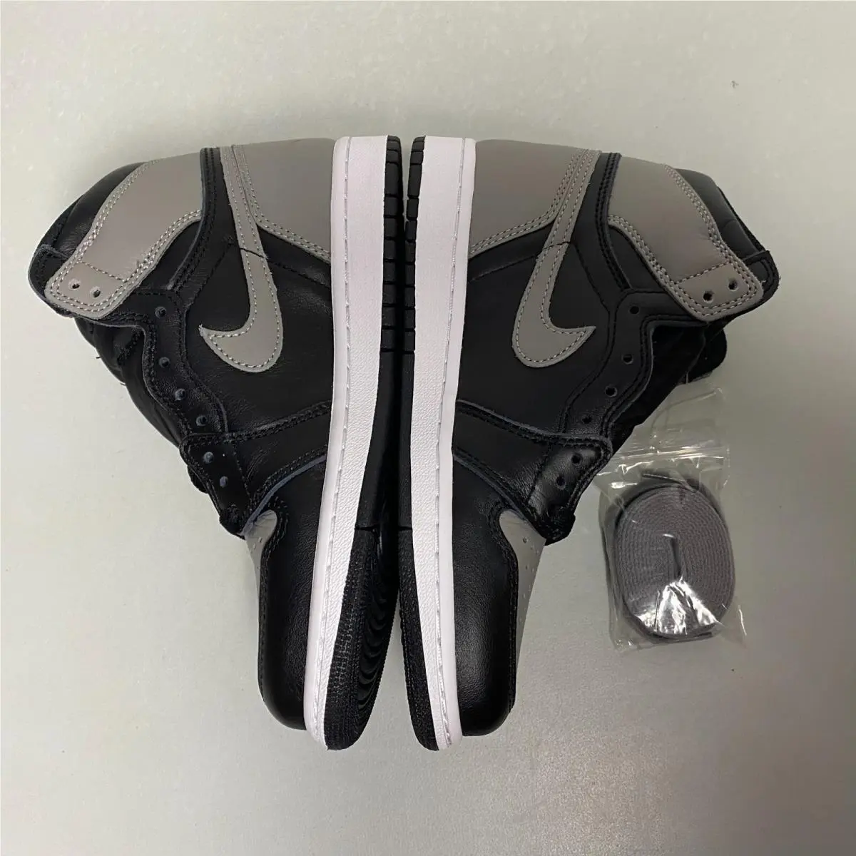 Nike shoes - Nike Air Jordan Retro 1 High OG - 555088-013 - Black/Medium Grey-White (UPC: 884751601569) 2